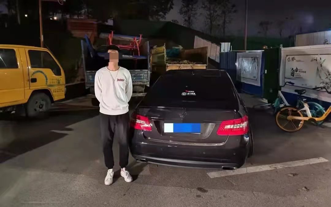 男子駕駛經過改裝的小車參加聚會，被當場查獲。通訊員供圖